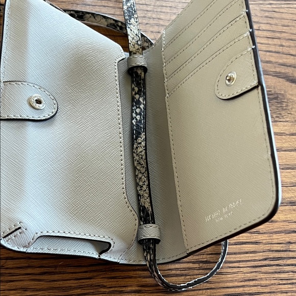 Henri Bendel Light Grey Crossbody Bag with Patterned Strap - Picture 4 of 6